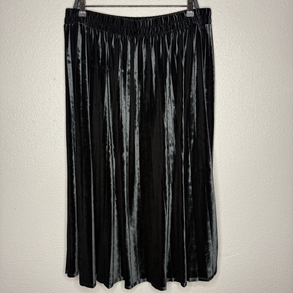 On 34th Black Velvet accordion Skirt- XL